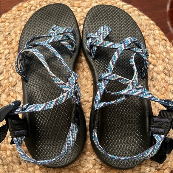 Women’s chacos worn 2-3 times - Picture 2 of 4